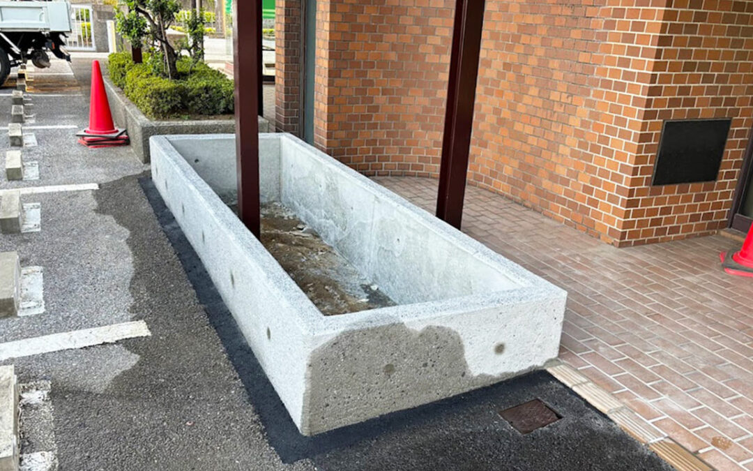 埼玉県越谷市 外構工事 花壇はコンクリートのビシャン仕上げ