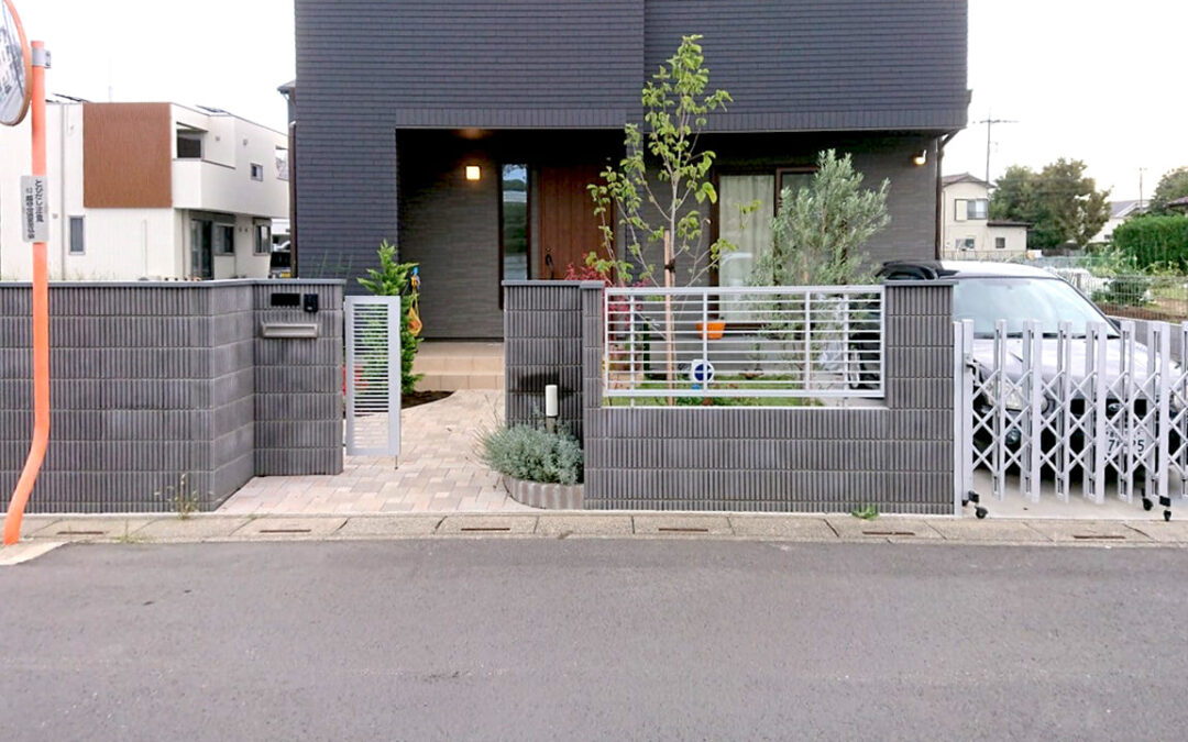 埼玉県越谷市せんげん台 新築外構工事 フェンスと化粧ブロック門柱でクローズ外構