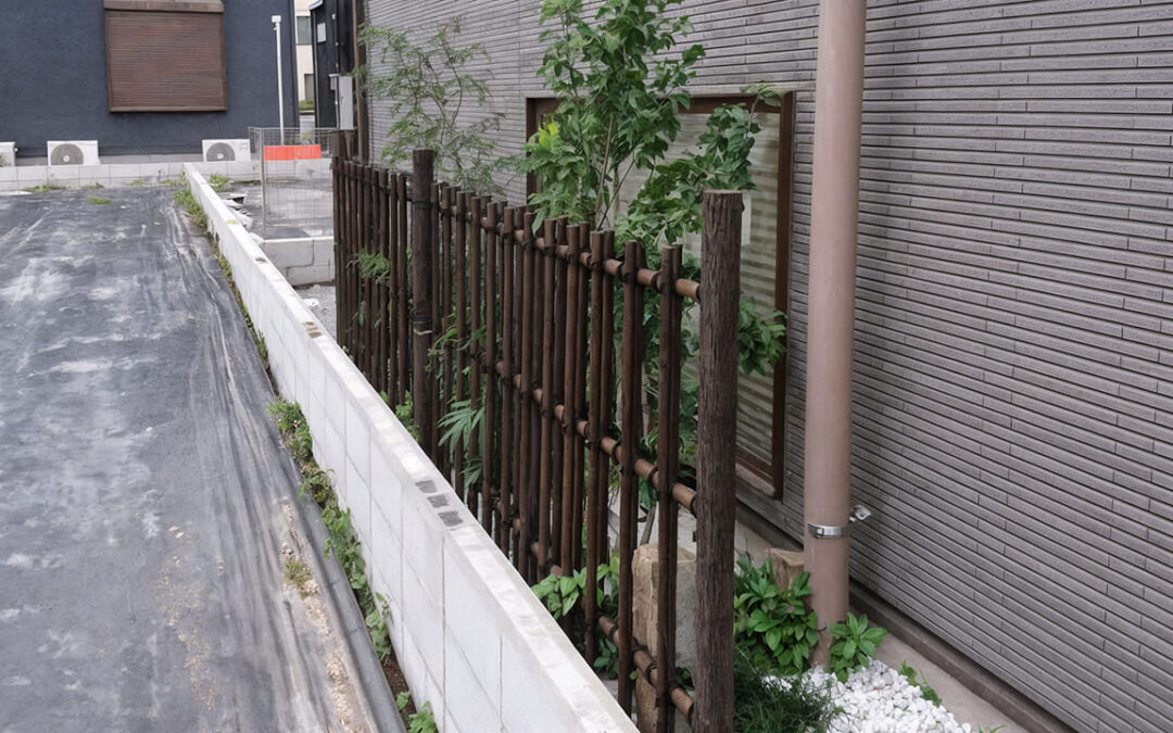 埼玉県越谷市 外構工事 目隠しフェンス代わりに和風フェンスと植栽