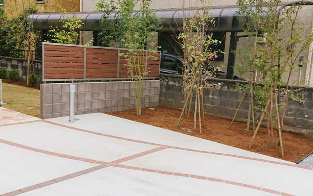 埼玉県さいたま市見沼区 外構工事 駐車場はおしゃれな曲線スリット