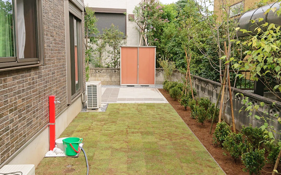 埼玉県越谷市 造園工事 お庭は天然芝張りと目隠し植栽