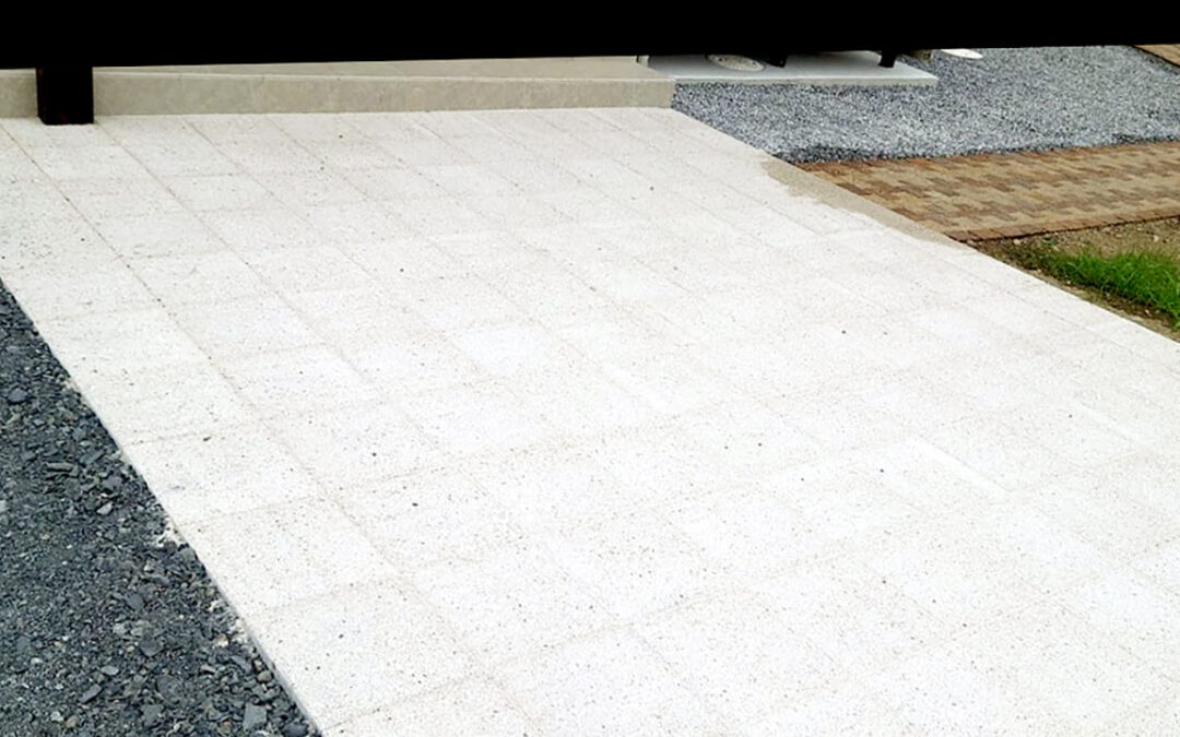 埼玉県越谷市 外構工事 アプローチはタイルを使用