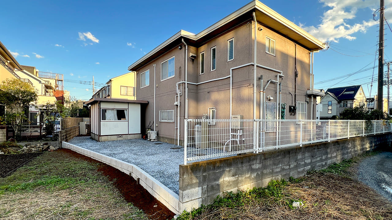 埼玉県草加市西町 外構工事 境界に土留めコンクリートブロック2段