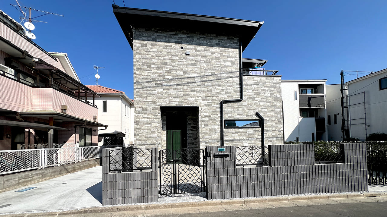埼玉県さいたま市緑区 鋳物で揃えた洋風セミクローズ外構