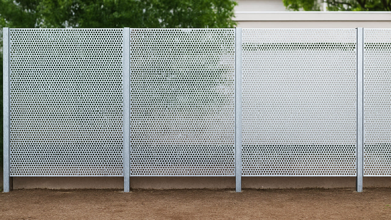 blindfold-fence-punching Fence パンチングフェンス