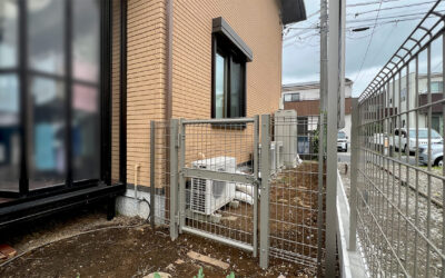 埼玉県吉川市 ペットの脱走防止に門扉を設置