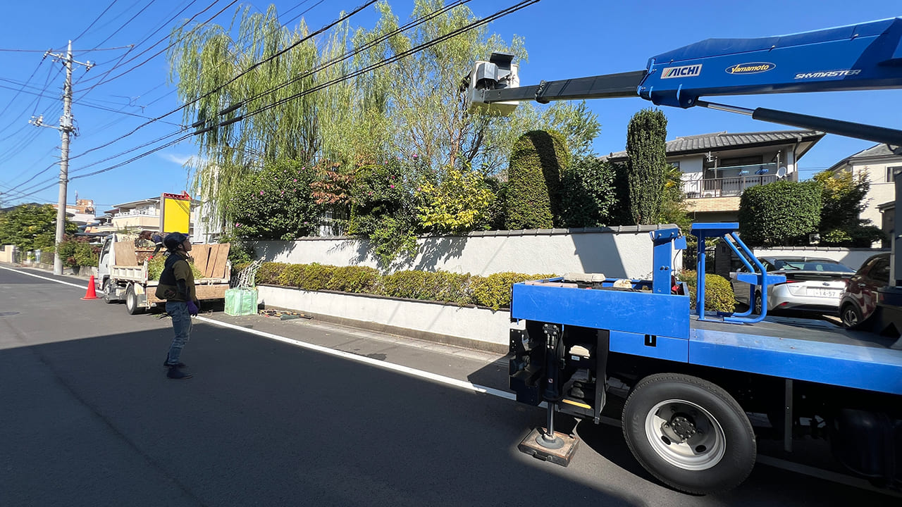 埼玉県春日部市 外構工事 ポストのみのタイル門柱と割栗石+ニューサイラン