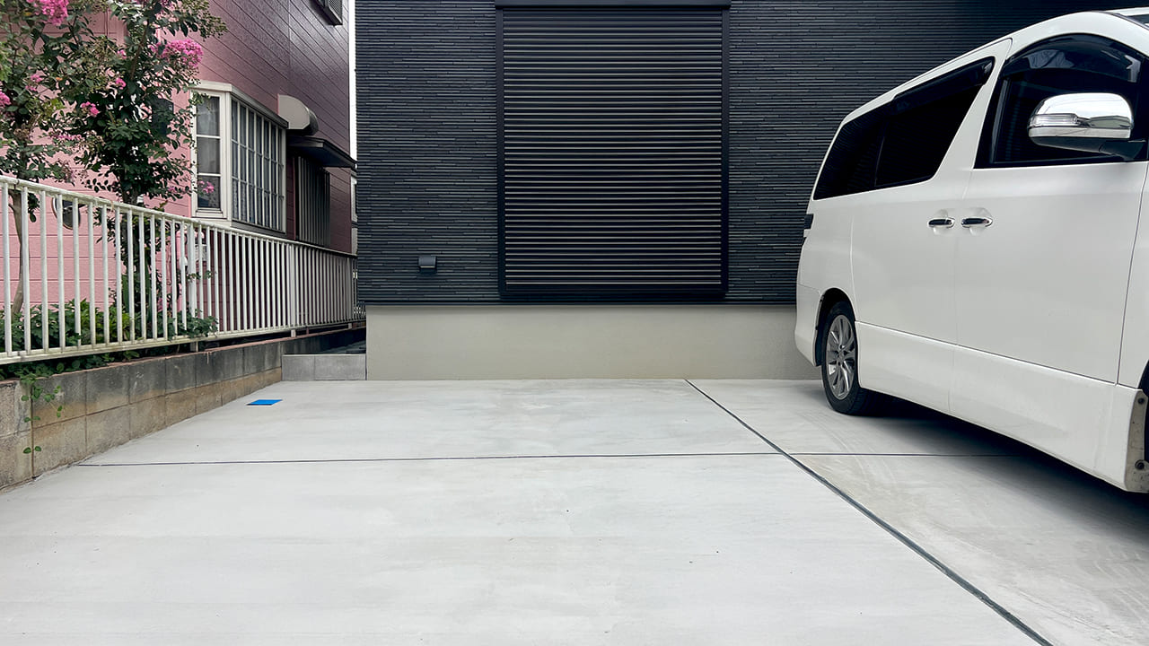 埼玉県春日部市 外構工事 2台用でコンクリートの駐車場工事