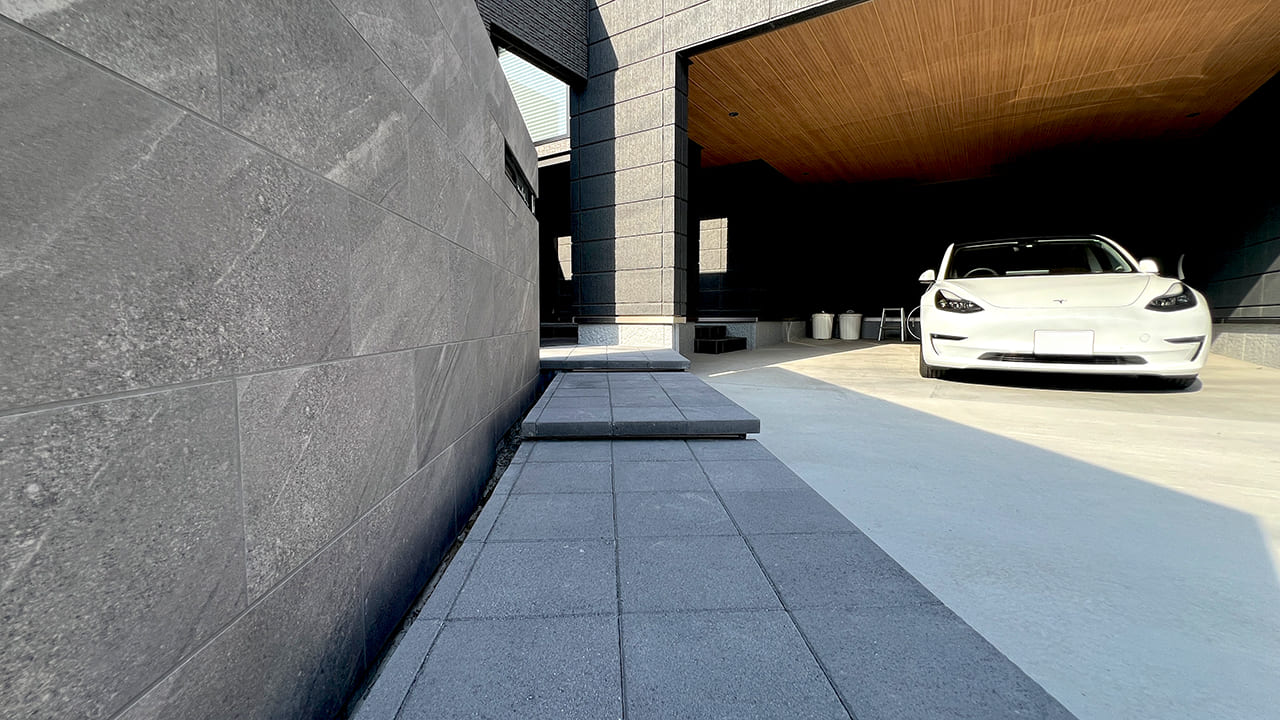 埼玉県三郷市 外構工事 浮き階段の外構アプローチはインターロッキング