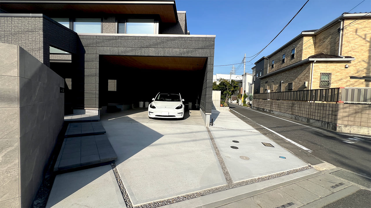 埼玉県三郷市 外構工事 砂利スリットのコンクリート駐車場