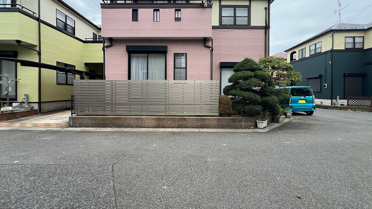 埼玉県越谷市 庭木を伐採して風対策の目隠しフェンスにリフォーム