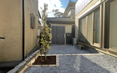 埼玉県越谷市 外構工事 雑草対策したお庭にピンコロ花壇とシンボルツリー