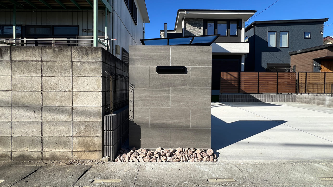 埼玉県越谷市 外構リフォーム工事 ポストを埋め込んだおしゃれな門柱