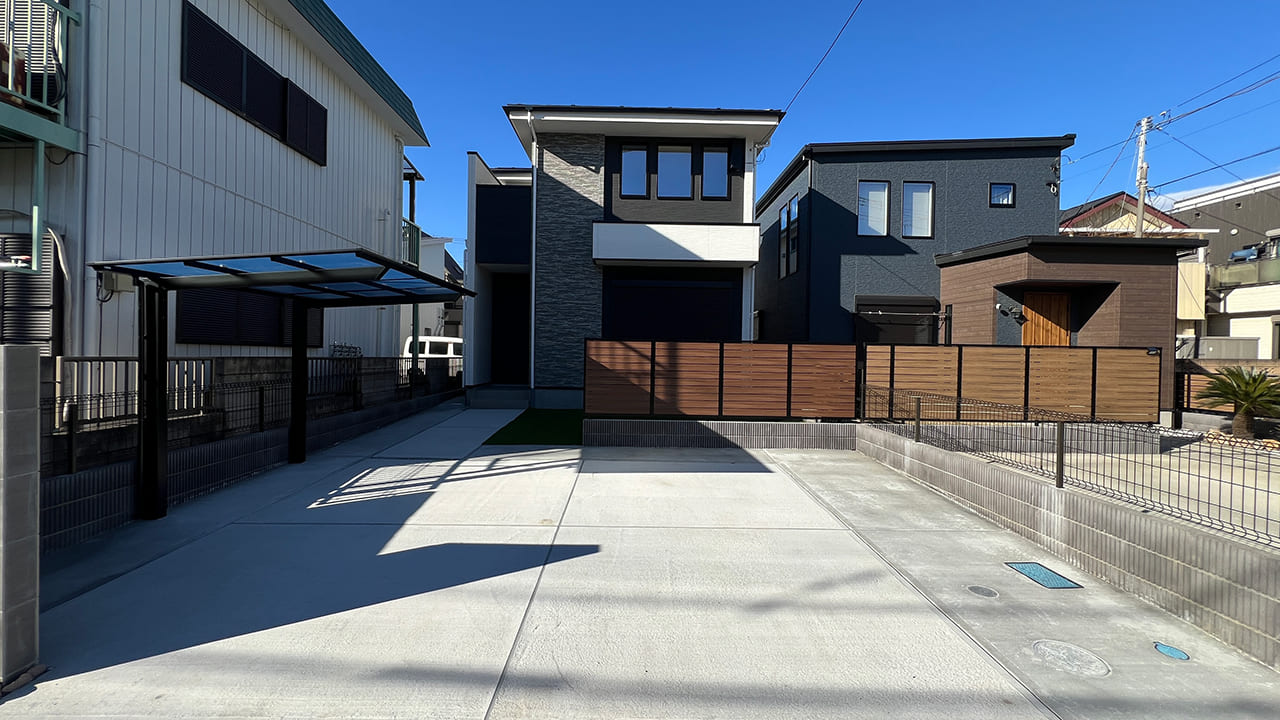 埼玉県越谷市 外構リフォーム工事 前面駐車場の砂利をコンクリートに