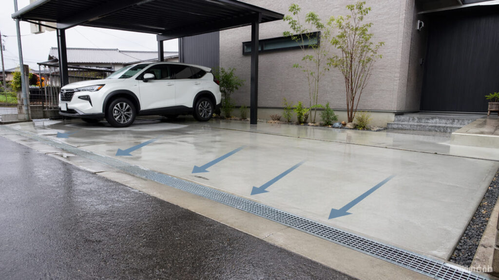 失敗しない外構駐車場づくりのポイント　水はけと勾配を確認する
