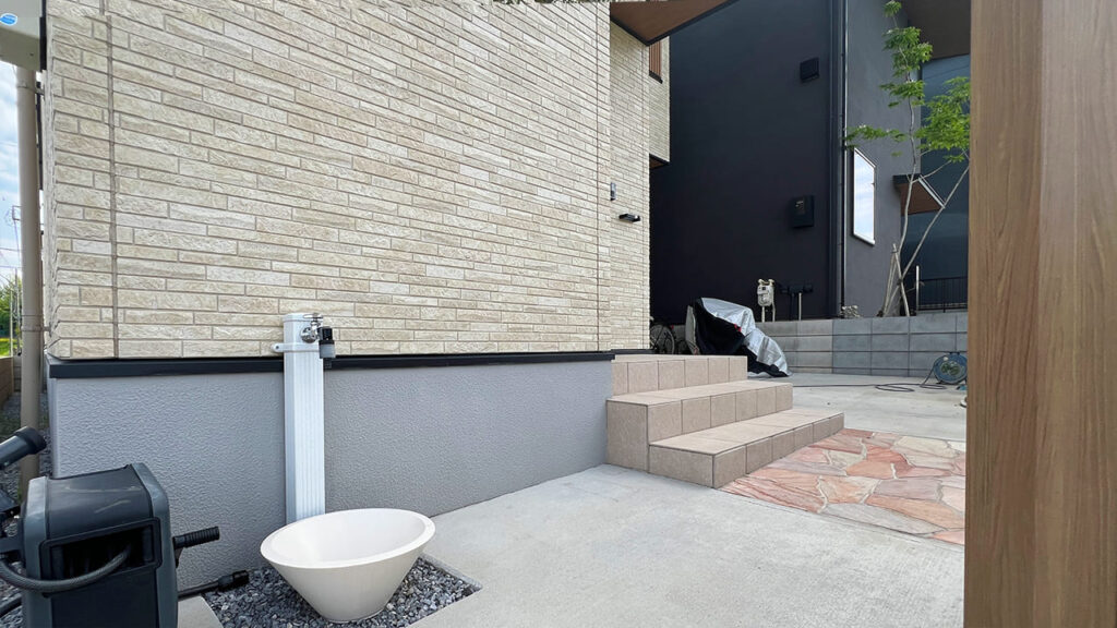 埼玉県さいたま市緑区 外構工事 ピンコロ花壇とオリーブ