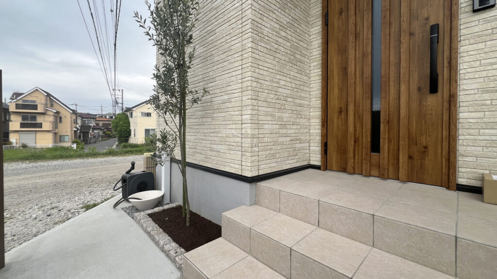 埼玉県さいたま市緑区 外構工事 ピンコロ花壇とオリーブ