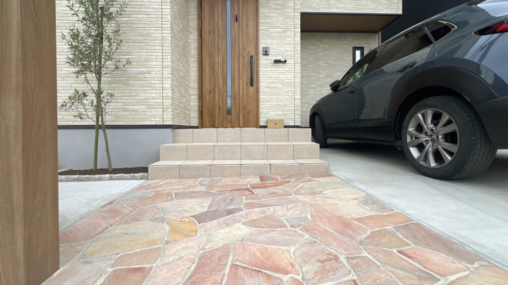 埼玉県さいたま市緑区 外構工事 ピンコロ花壇とオリーブ