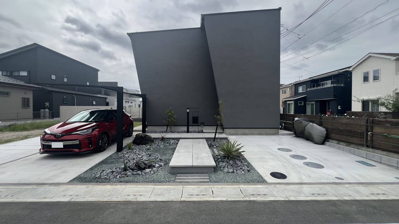 埼玉県越谷市 外構工事 タイルテラスと目隠しフェンスのお庭にリフォーム