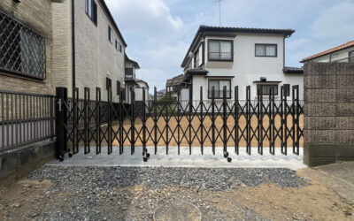 埼玉県春日部市大衾 外構工事 アコーディオン門扉と菜園用の花壇でリフォーム