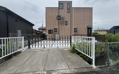 埼玉県越谷市七左町 外構工事 雑草対策のコンクリートと伸縮門扉のリフォーム